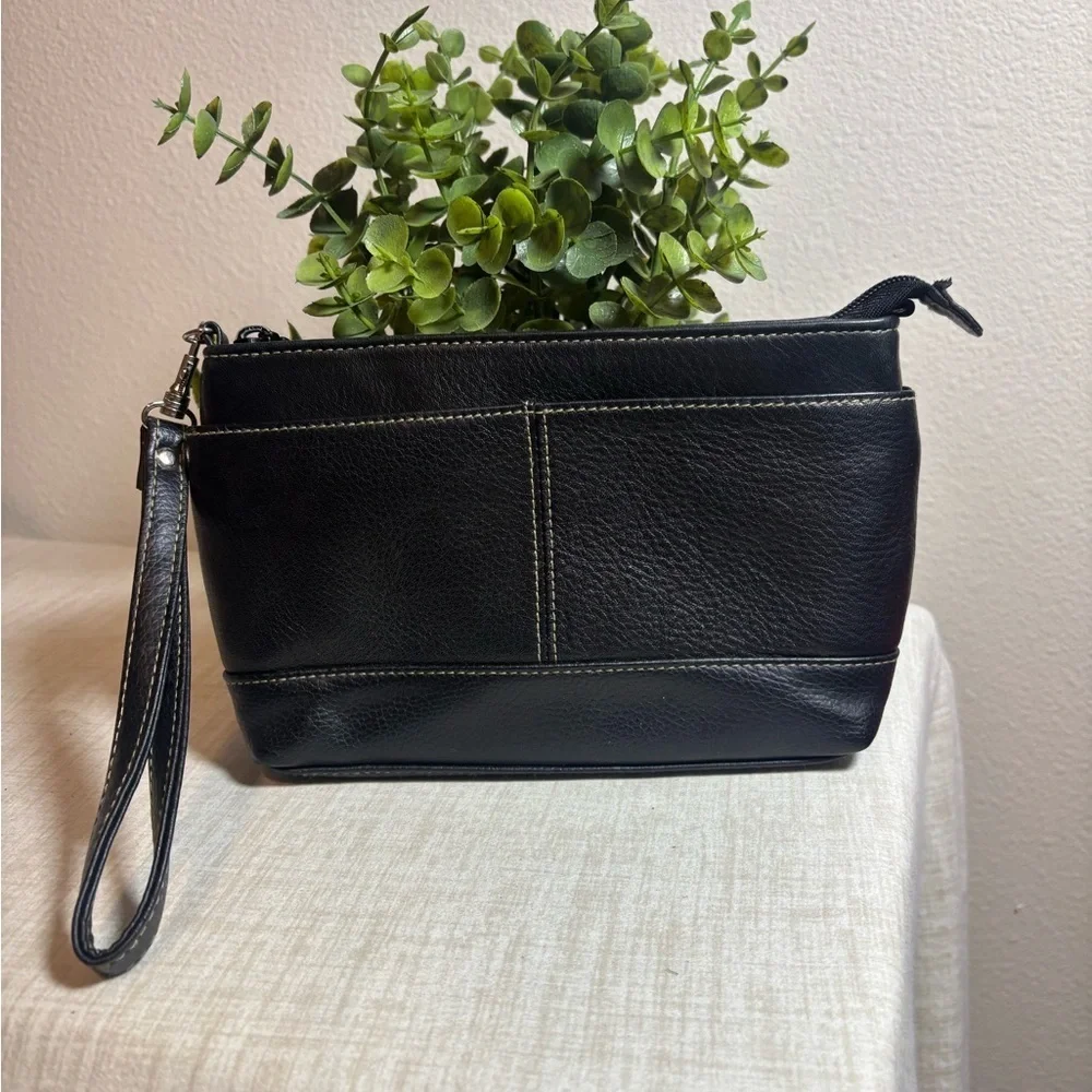 Bougie‎ Buxton Black Leather Clutch Wristlet
